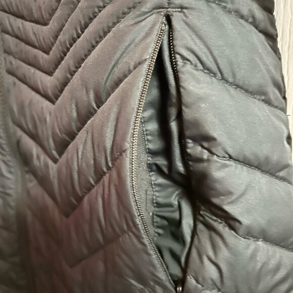 Columbia Women's Black Quilted Puffer Jacket, Size L pre owned - Picture 10 of 15